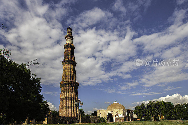 阔视野的Qutub Minar，德里。